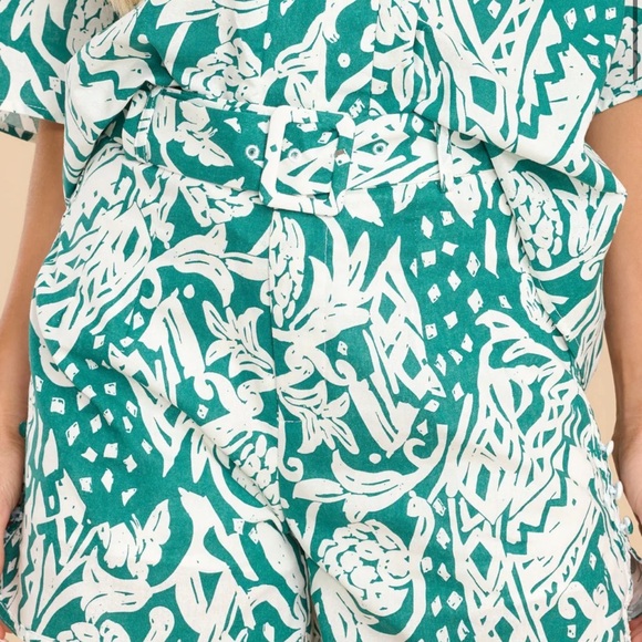 NWOT entro multiprint green shorts - Picture 2 of 3